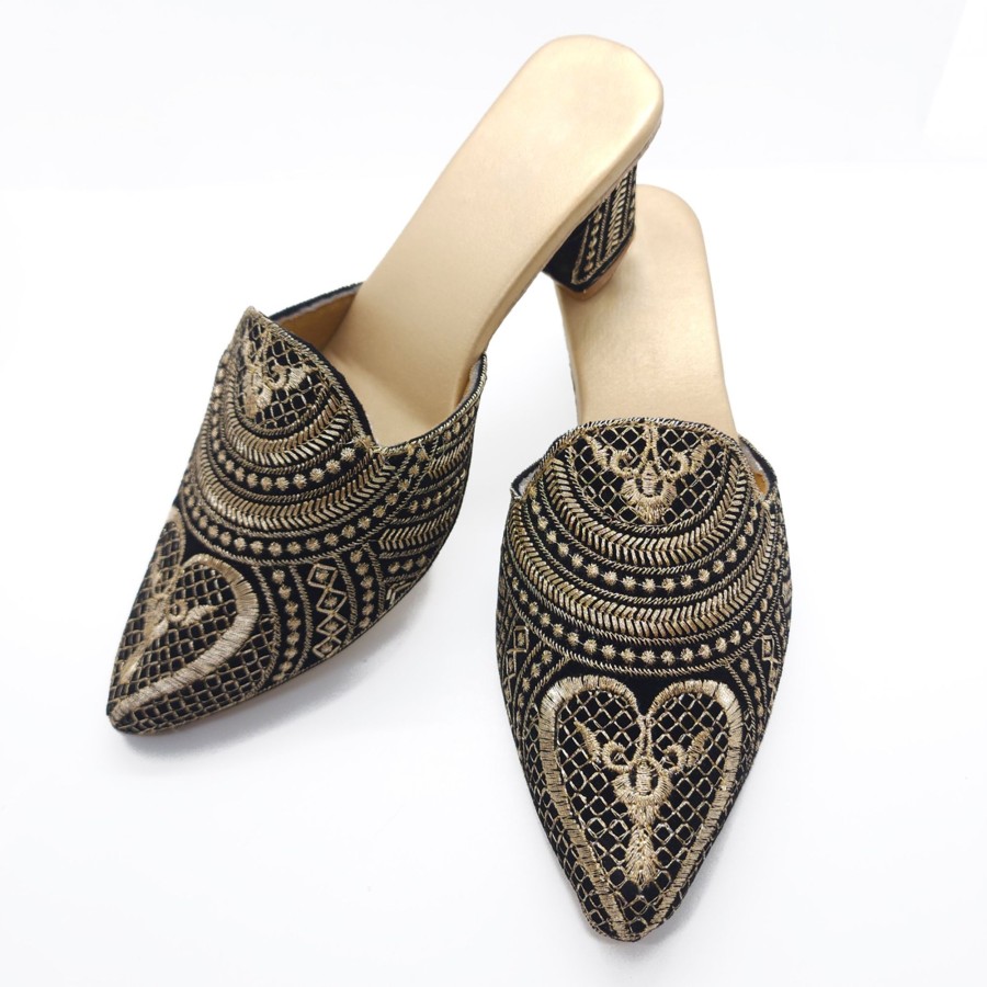 Women IndiFeels | Black Embroidery Heel Jutti