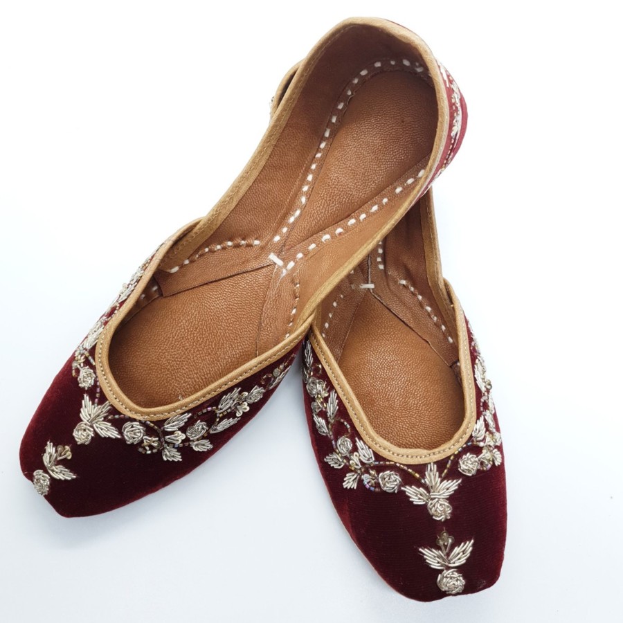 Women IndiFeels | Maroon Embroidery Jutti / Majori