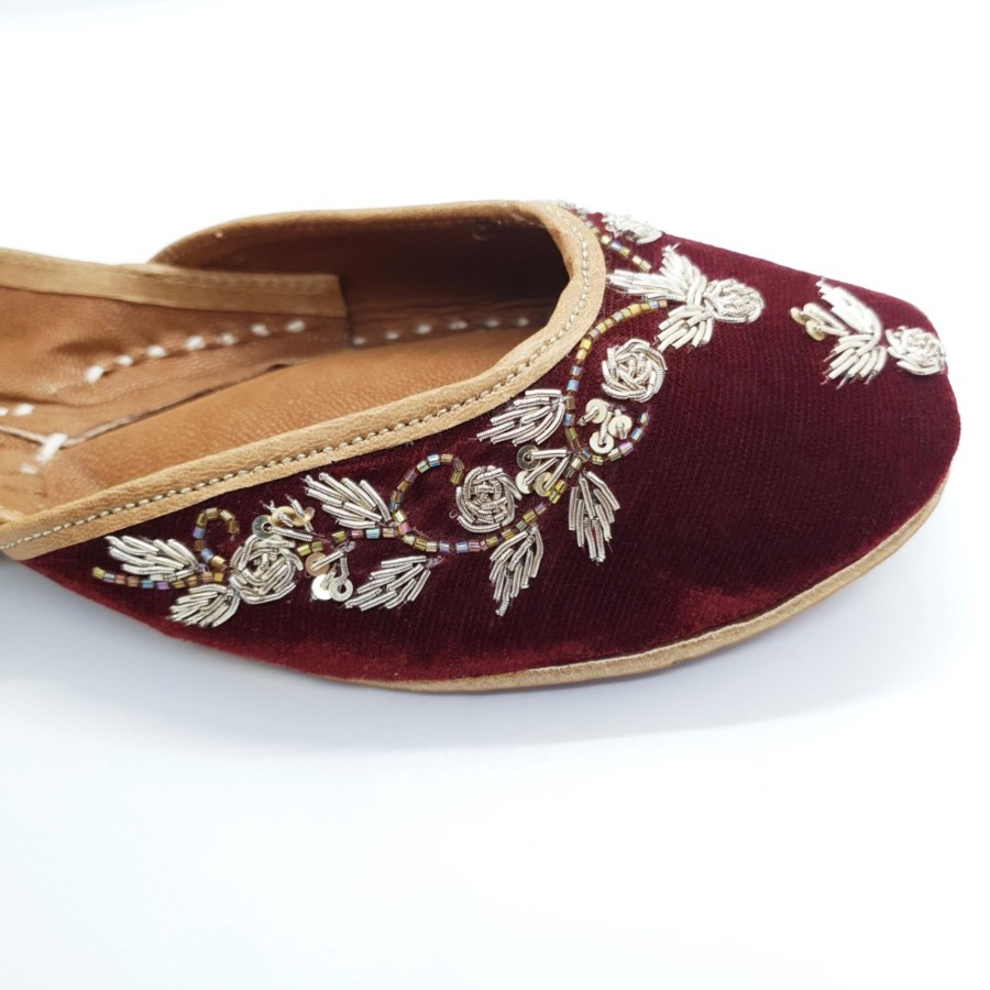 Women IndiFeels | Maroon Embroidery Jutti / Majori